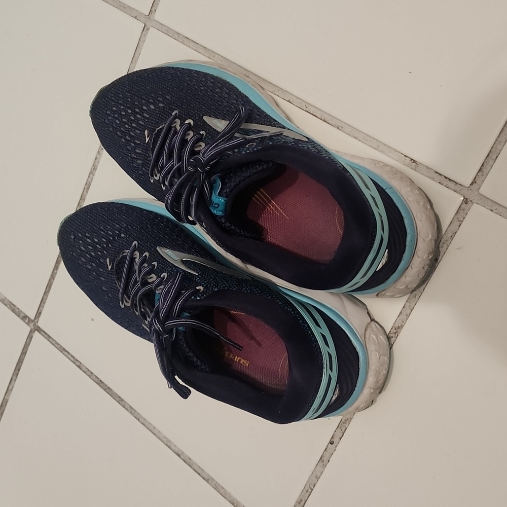 Brooks ghost running shoes size 9 and wide